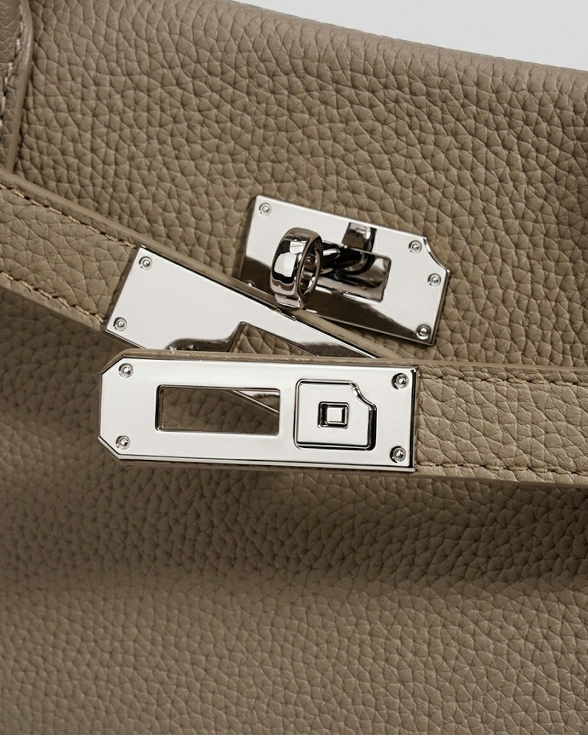 Maison Loria The Bérénice Crossbody in Khaki