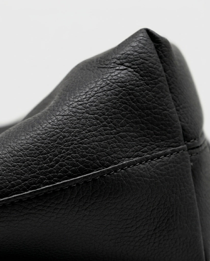 Maison Loria The Mélanie Shoulder Bag in Black