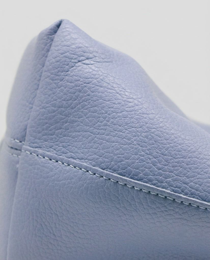 Maison Loria The Mélanie Shoulder Bag in Blue