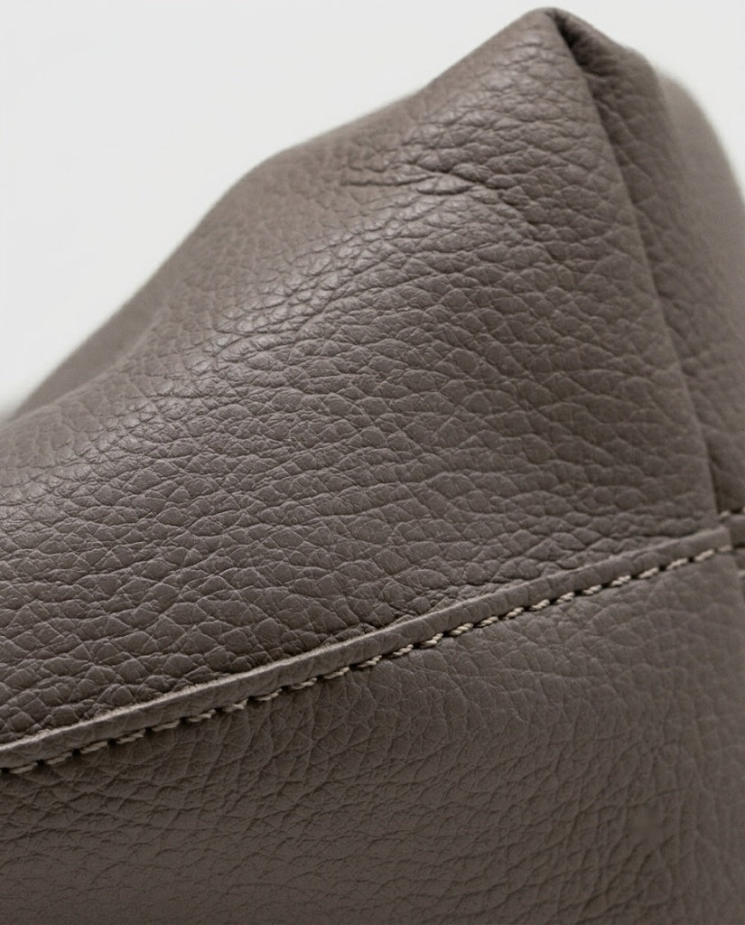 Maison Loria The Mélanie Shoulder Bag in Grey
