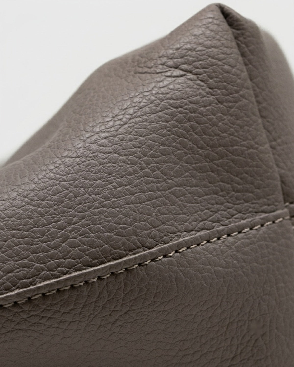 Maison Loria The Mélanie Shoulder Bag in Grey