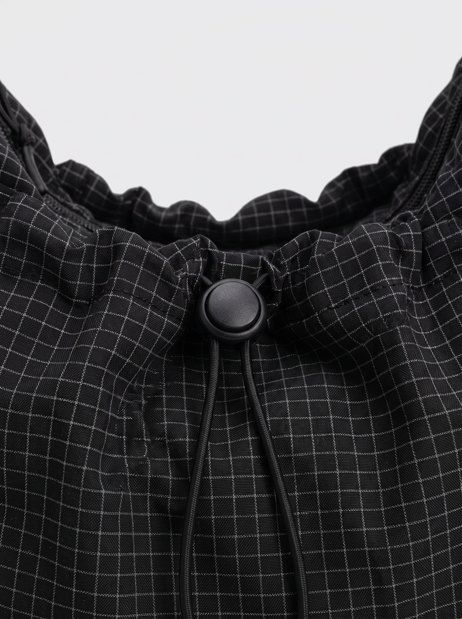 all-groups - The Lucienne Crossbody, close-up of the magnetic clasp