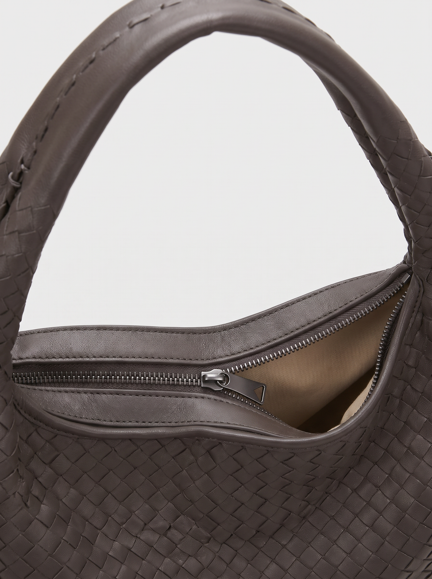all-groups - The Marceline Hobo, detail of the looped shoulder handle