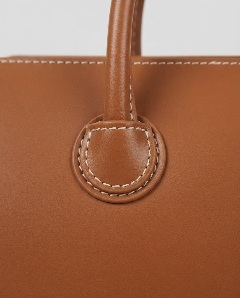 Maison Loria The Émilie Shoulder Bag in Brown