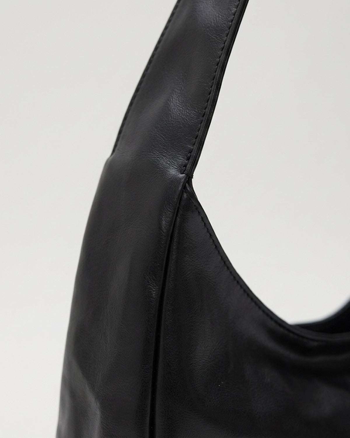 Maison Loria The Honorine Hobo in Black