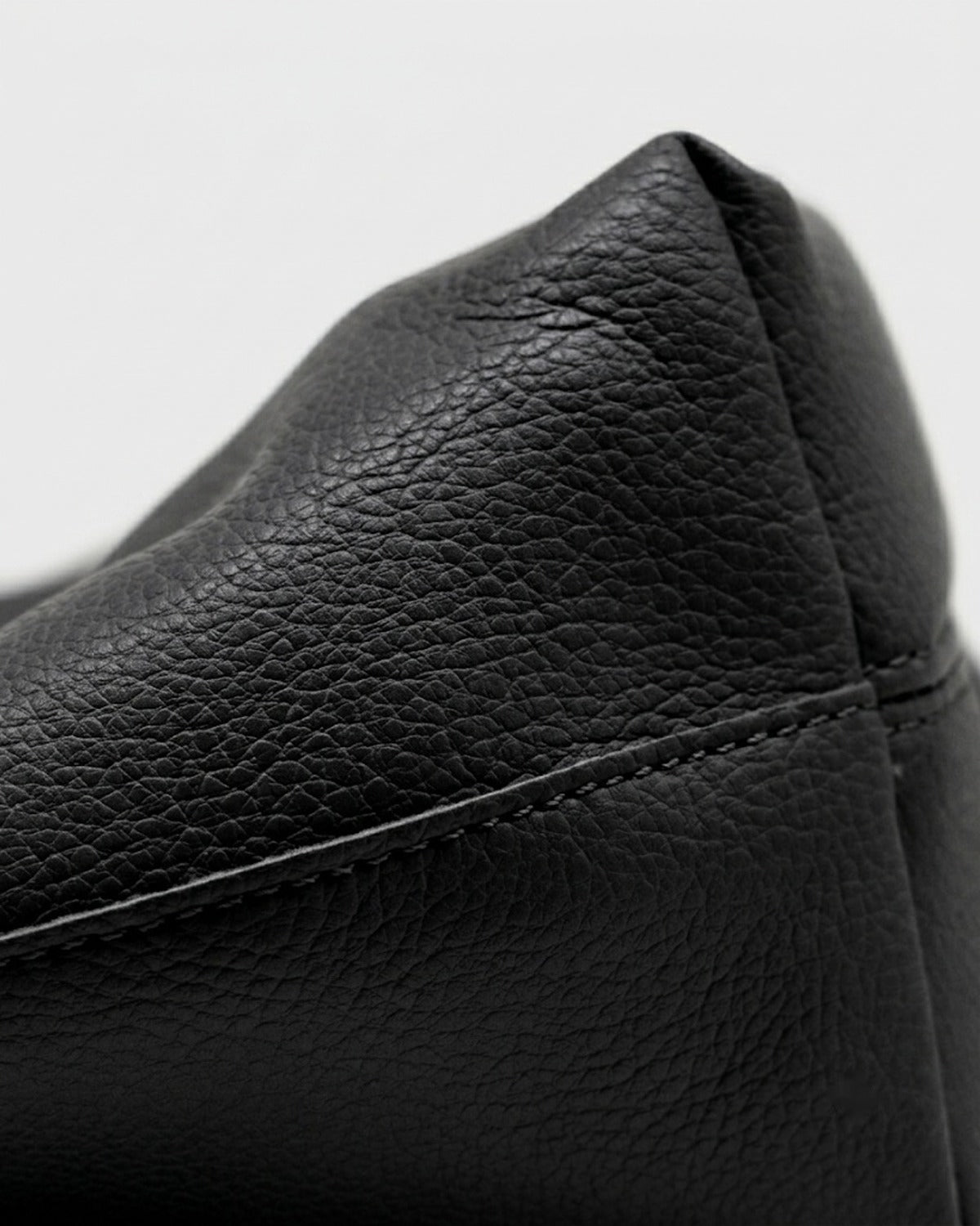 Maison Loria The Mélanie Shoulder Bag in Black