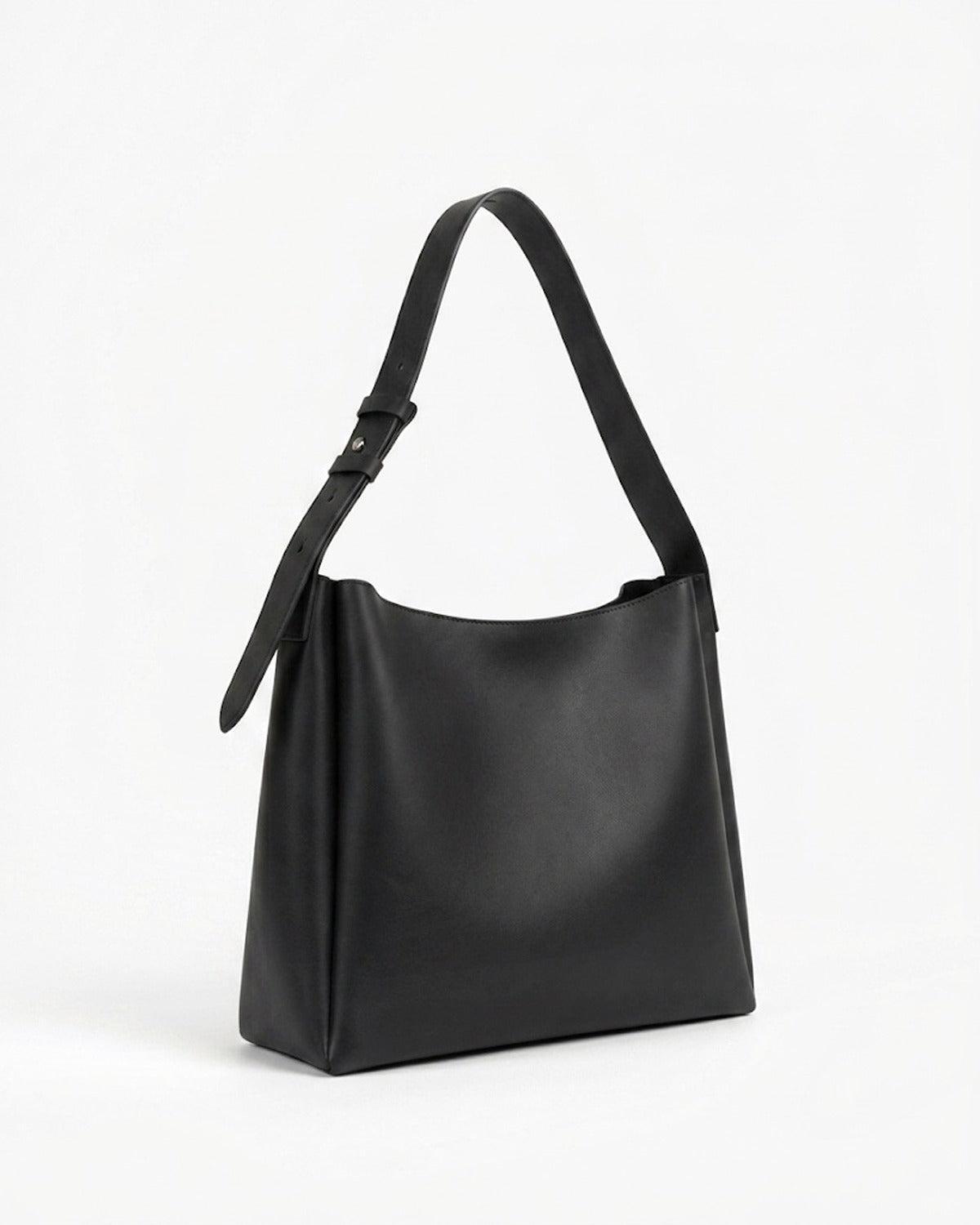 Maison Loria The Sidonie Hobo in Black