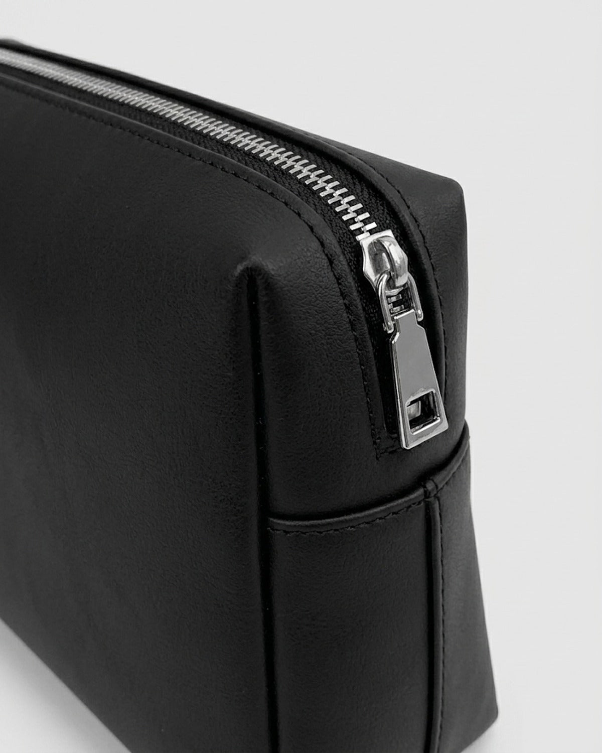 Maison Loria The Sidonie Hobo in Black