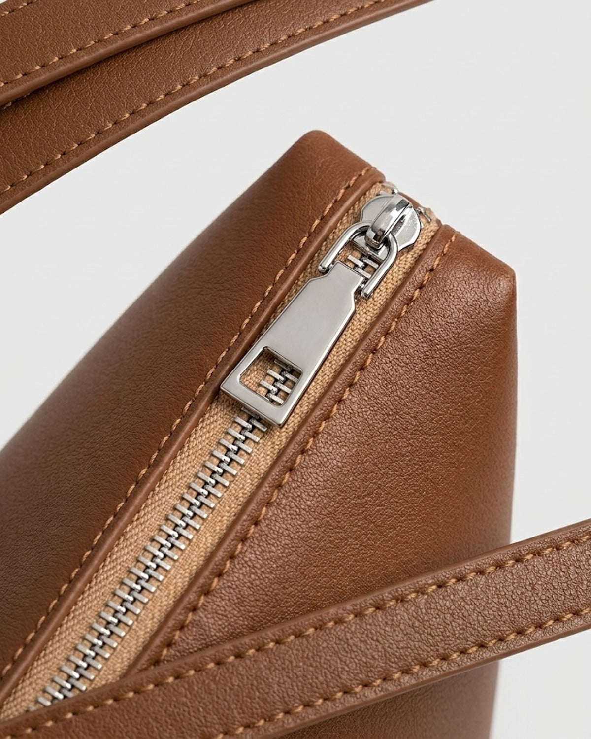 Maison Loria The Sidonie Hobo in Brown