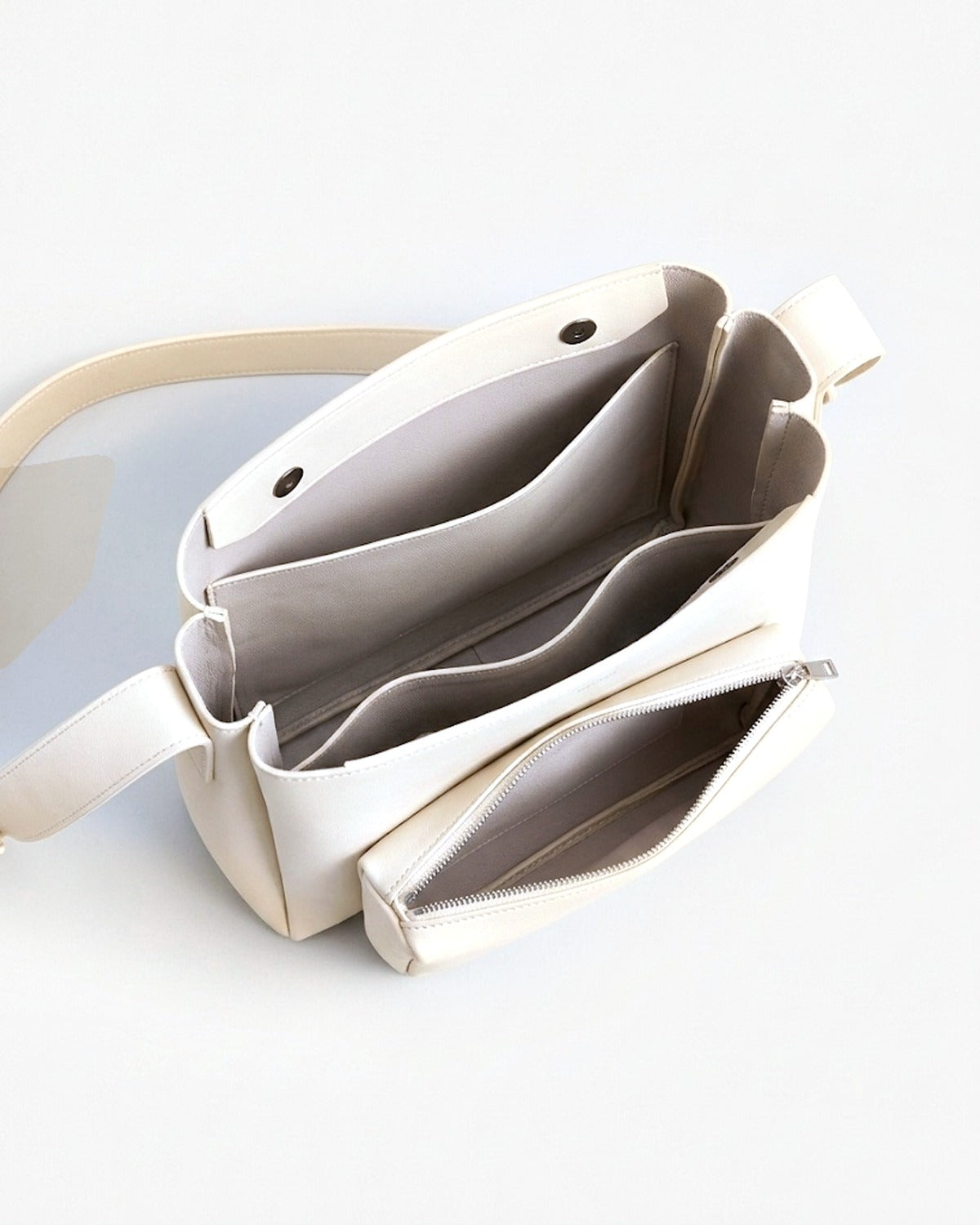 Maison Loria The Sidonie Hobo in White