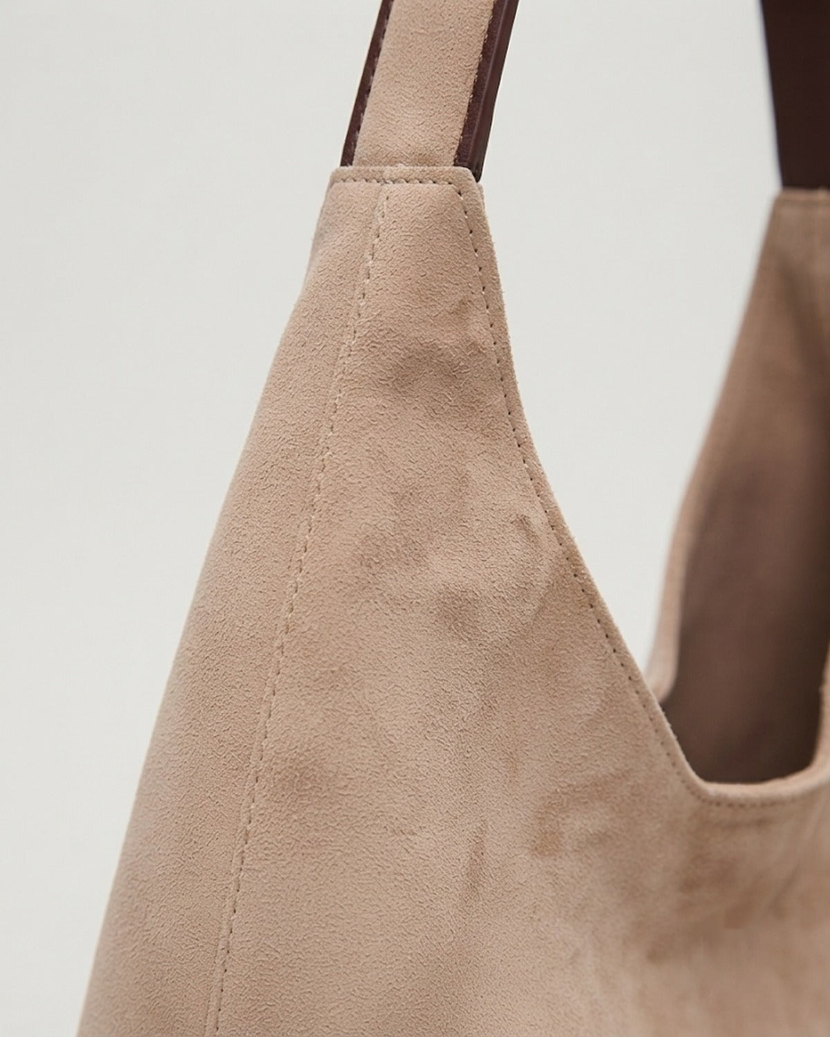 Maison Loria The Théodora Hobo in Beige