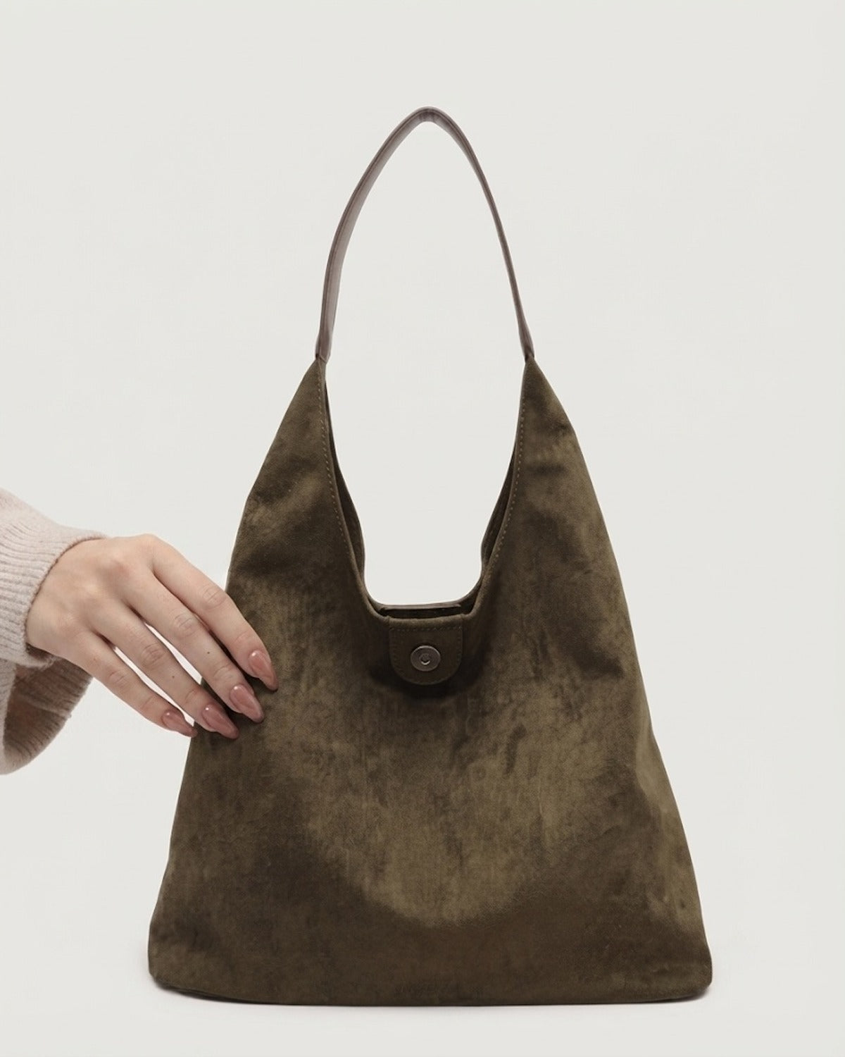 Maison Loria The Théodora Hobo in Olive Green