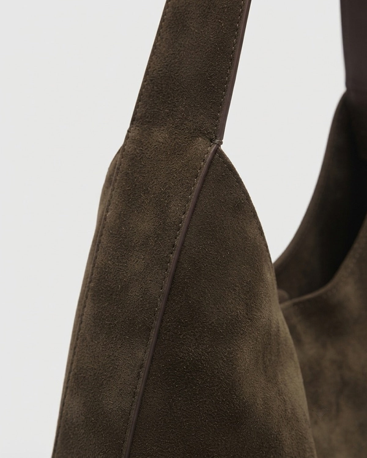 Maison Loria The Théodora Hobo in Olive Green